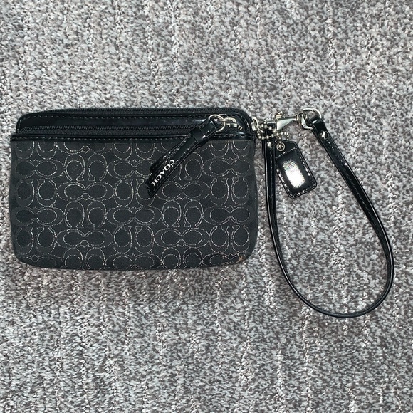 Coach Handbags - Coach wristlet